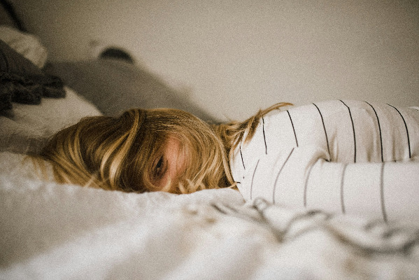 kinga-howard-FVRTLKgQ700-unsplash(1) gestresste Frau